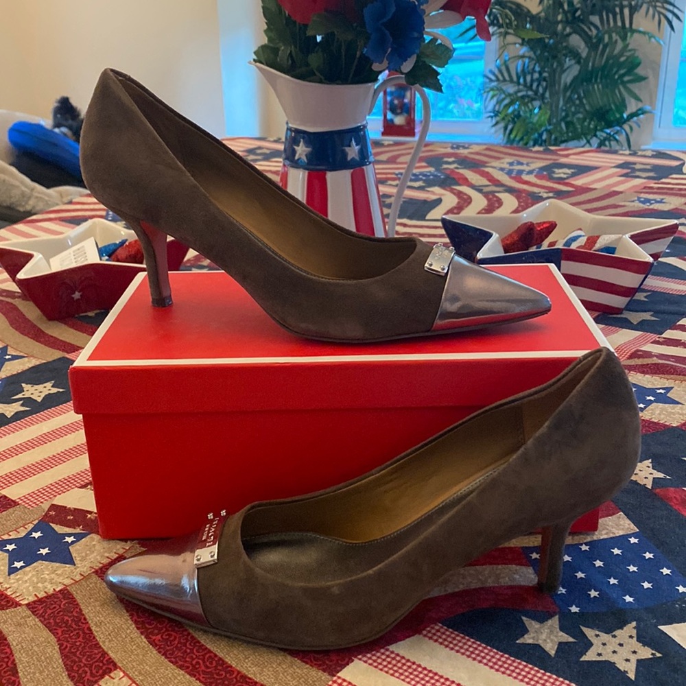 Like new Coach Zan Suede/ Mirror Metallic pump, size 8.
